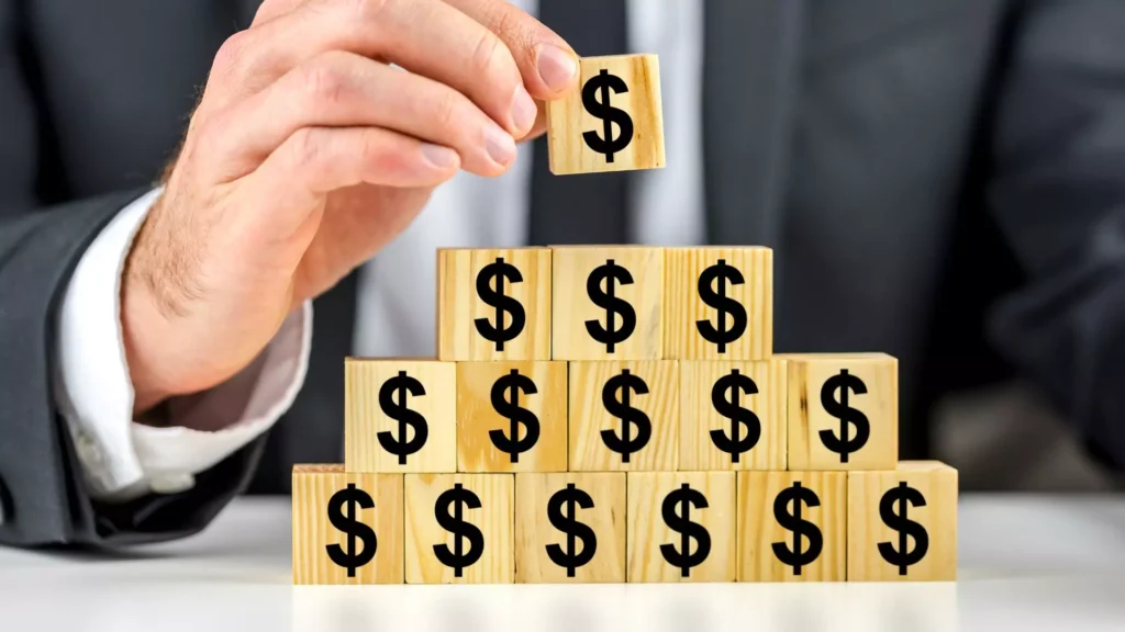 第一個理財觀念是「量入為出」。很多人覺得這是老生常談，但大道至簡，最簡單的原理原則，往往反而是最重要有效的。